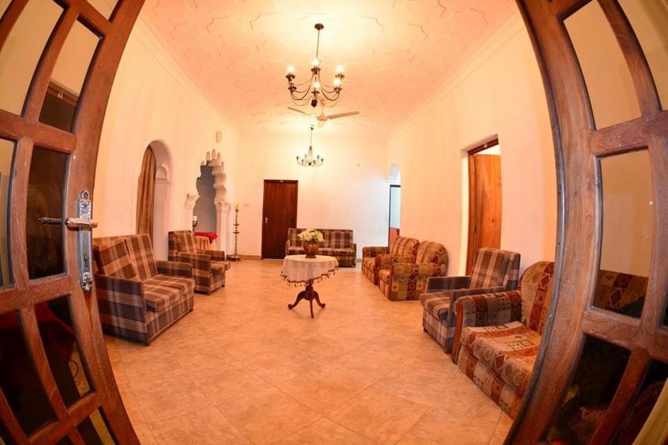 Suisse Villa Канди Экстерьер фото